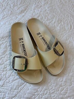 Birkenstock Arizona Big Buckle Slides in Butter